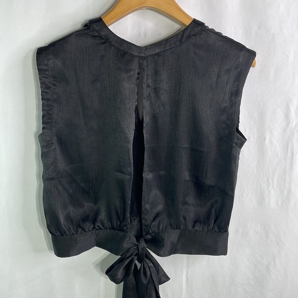 NWT Choklate black sleeveless cropped keyhole opening top blouse - Picture 3 of 5